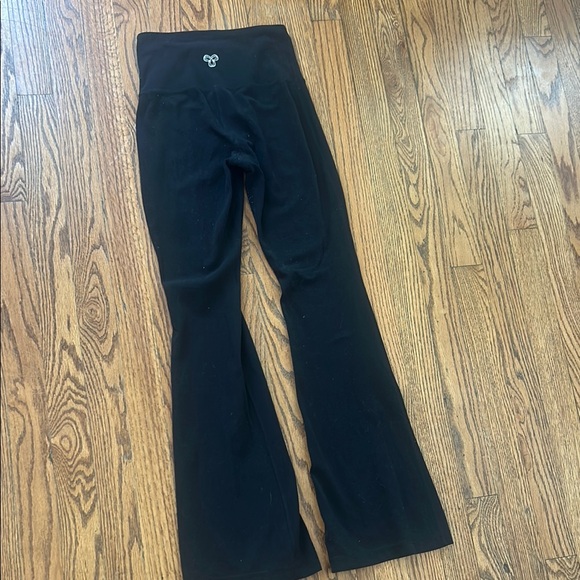 TNA Black Flare Leggings - Picture 4 of 4